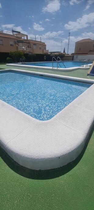 Bungalow Avec Piscine 또레비에하 외부 사진