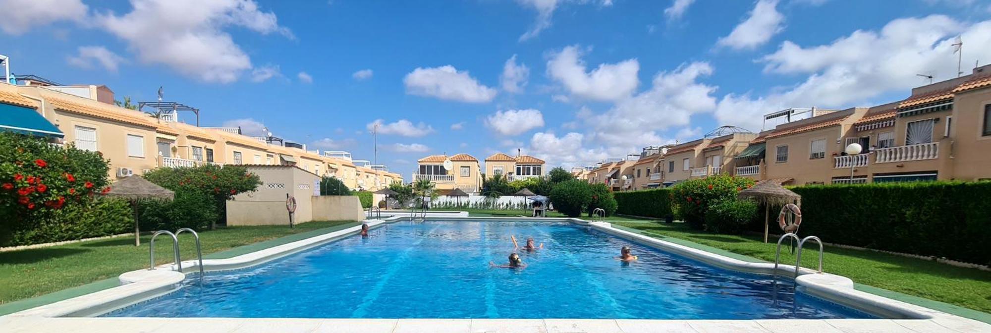 Bungalow Avec Piscine 또레비에하 외부 사진